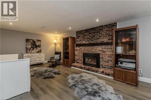 892 North Shore Boulevard W, Burlington, ON - Indoor Photo Showing Living Room With Fireplace