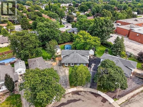 Gable roof home with a prominent front facade, surrounded by mature trees and residential properties - 27 Gretna Court, Hamilton, ON - Outdoor