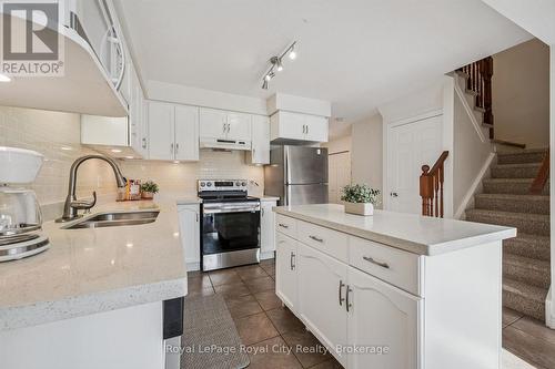 6 - 361 Arkell Road, Guelph (Pineridge/Westminster Woods), ON - Indoor Photo Showing Kitchen With Double Sink With Upgraded Kitchen