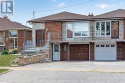 11 HISEY CRESCENT  Toronto, ON M3N 1T9