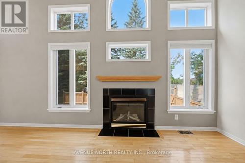 141 Gladeview Private, Ottawa, ON - Indoor Photo Showing Living Room With Fireplace
