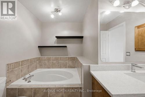 141 Gladeview Private, Ottawa, ON - Indoor Photo Showing Bathroom