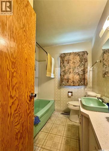 260 Angus Street, Regina, SK - Indoor Photo Showing Bathroom