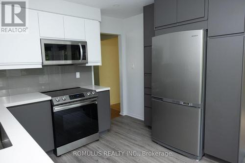 280 King Andrew Drive, Mississauga, ON - Indoor Photo Showing Kitchen