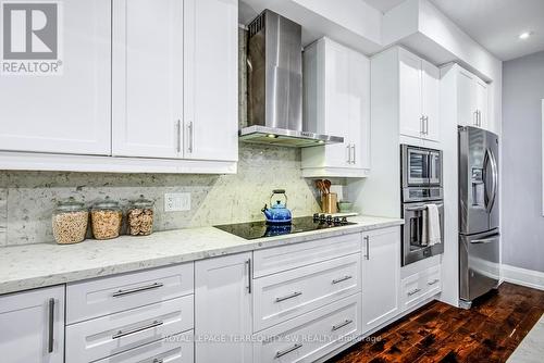 888 Fourth Street, Mississauga, ON - Indoor Photo Showing Kitchen With Upgraded Kitchen