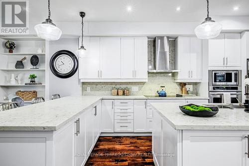 888 Fourth Street, Mississauga, ON - Indoor Photo Showing Kitchen With Upgraded Kitchen
