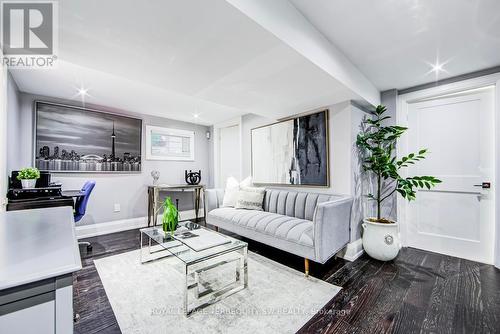 888 Fourth Street, Mississauga, ON - Indoor Photo Showing Living Room
