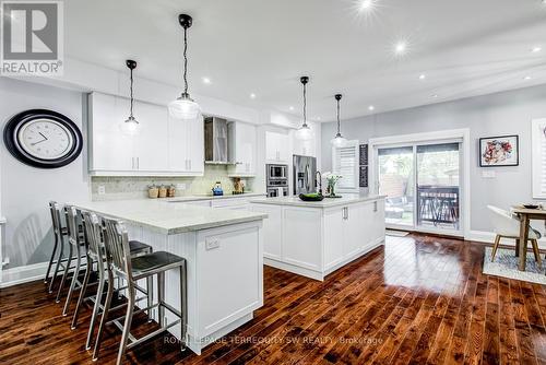 888 Fourth Street, Mississauga, ON - Indoor Photo Showing Kitchen With Upgraded Kitchen