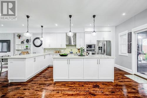 888 Fourth Street, Mississauga, ON - Indoor Photo Showing Kitchen With Upgraded Kitchen