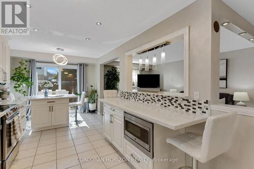 913 Copper Leaf Crescent, Kitchener, ON - Indoor Photo Showing Kitchen With Upgraded Kitchen