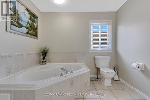 913 Copper Leaf Crescent, Kitchener, ON - Indoor Photo Showing Bathroom