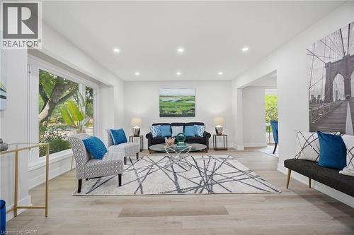 1345 Playford Road, Mississauga, ON - Indoor Photo Showing Living Room