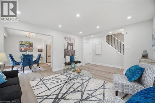 1345 Playford Road, Mississauga, ON - Indoor Photo Showing Living Room