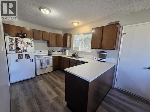 7078 Harvard Crescent, Prince George, BC - Indoor Photo Showing Kitchen With Double Sink