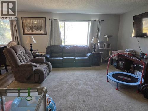 7078 Harvard Crescent, Prince George, BC - Indoor Photo Showing Living Room