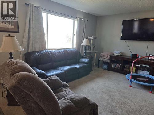 7078 Harvard Crescent, Prince George, BC - Indoor Photo Showing Living Room