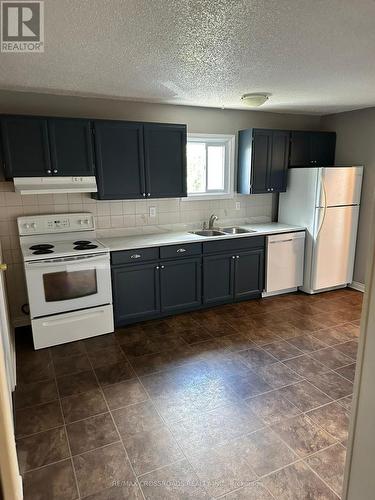 MAIN - 613 PERRY STREET , Whitby, Ontario L1N 4C6 4
