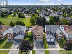 989 DEER VALLEY DRIVE  Oshawa, ON L1J 8N2