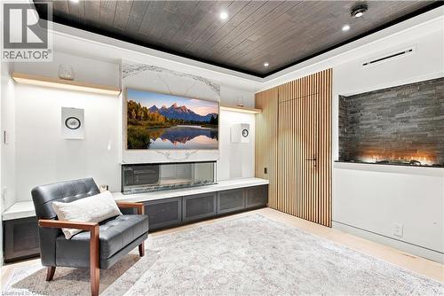 19 Grove Street, Hamilton, ON - Indoor Photo Showing Other Room