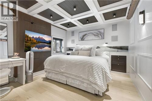 19 Grove Street, Hamilton, ON - Indoor Photo Showing Bedroom