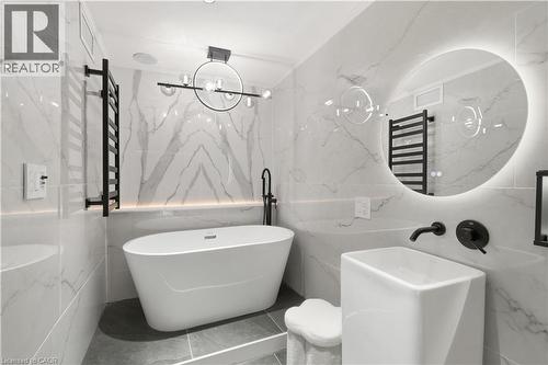 19 Grove Street, Hamilton, ON - Indoor Photo Showing Bathroom