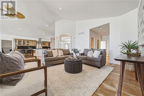 511 Glover Road, Hamilton, ON - Indoor Photo Showing Living Room