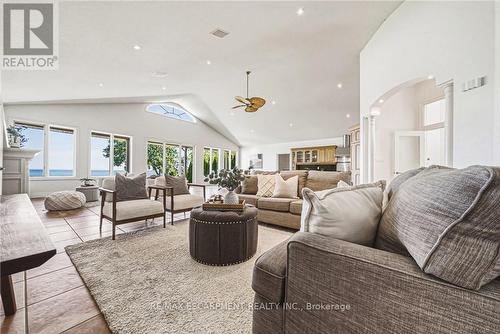 511 Glover Road, Hamilton, ON - Indoor Photo Showing Living Room