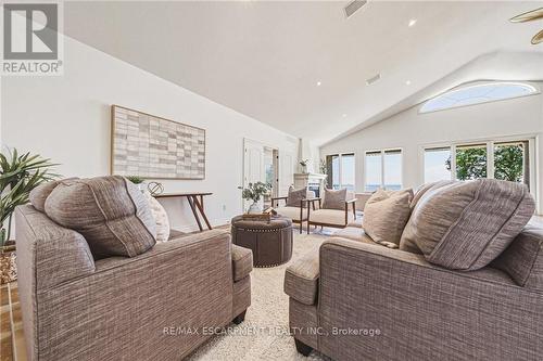 511 Glover Road, Hamilton, ON - Indoor Photo Showing Living Room