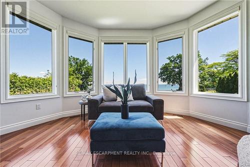 511 Glover Road, Hamilton, ON - Indoor Photo Showing Living Room