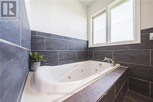 511 Glover Road, Hamilton, ON - Indoor Photo Showing Bathroom