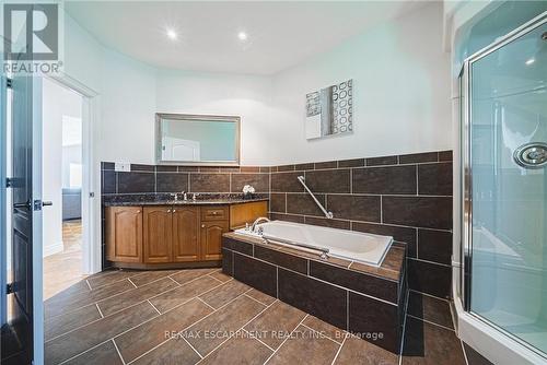 511 Glover Road, Hamilton, ON - Indoor Photo Showing Bathroom