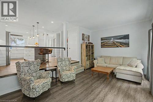 2050 Upper Middle Road Unit# 164, Burlington, ON - Indoor Photo Showing Living Room