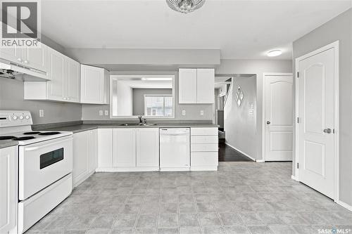 106 663 Beckett Crescent, Saskatoon, SK - Indoor Photo Showing Kitchen With Double Sink