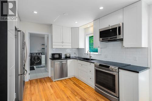 10 Tonbridge Place, St. John'S, NL - Indoor Photo Showing Kitchen With Upgraded Kitchen