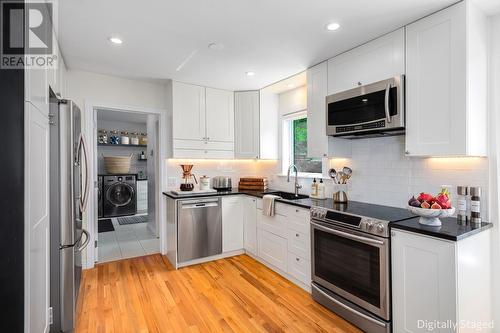 10 Tonbridge Place, St. John'S, NL - Indoor Photo Showing Kitchen With Upgraded Kitchen