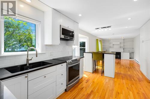 10 Tonbridge Place, St. John'S, NL - Indoor Photo Showing Kitchen With Double Sink With Upgraded Kitchen