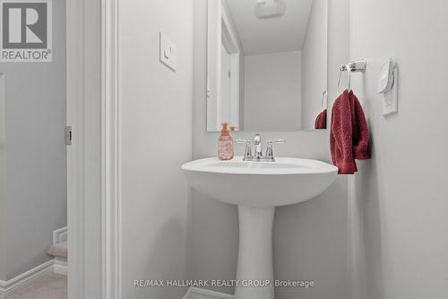 588 Foxlight Circle, Ottawa, ON - Indoor Photo Showing Bathroom
