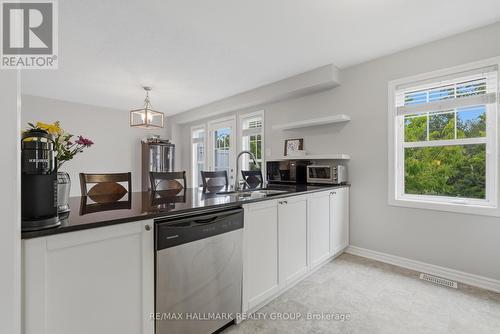 588 Foxlight Circle, Ottawa, ON - Indoor Photo Showing Kitchen