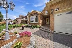 29 STRATTON CRESCENT  Whitby (Rolling Acres), ON L1R 1V4