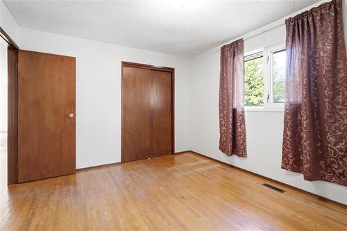 35 Brazil St, Winnipeg, MB - Indoor Photo Showing Other Room