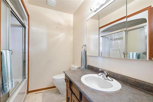 35 Brazil St, Winnipeg, MB - Indoor Photo Showing Bathroom
