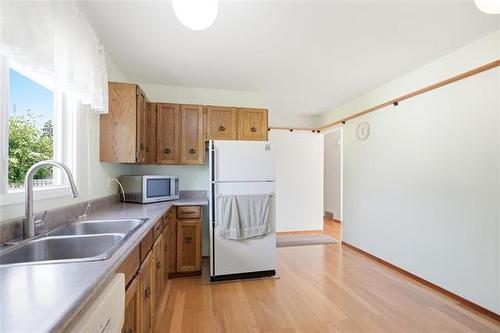 35 Brazil St, Winnipeg, MB - Indoor Photo Showing Kitchen With Double Sink