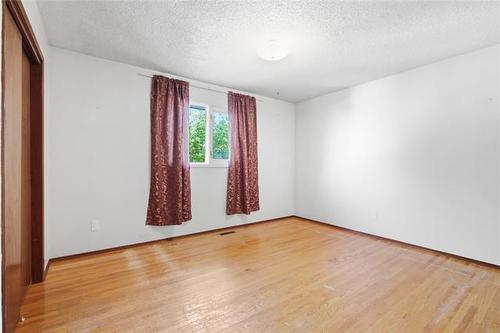 35 Brazil St, Winnipeg, MB - Indoor Photo Showing Other Room