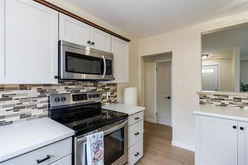 158 Howden Rd, Winnipeg, MB - Indoor Photo Showing Kitchen