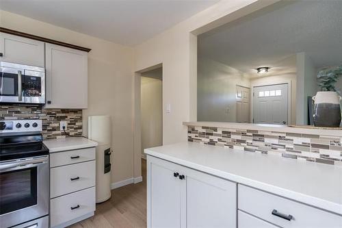 158 Howden Rd, Winnipeg, MB - Indoor Photo Showing Kitchen