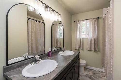 158 Howden Rd, Winnipeg, MB - Indoor Photo Showing Bathroom