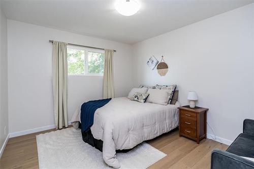 158 Howden Rd, Winnipeg, MB - Indoor Photo Showing Bedroom