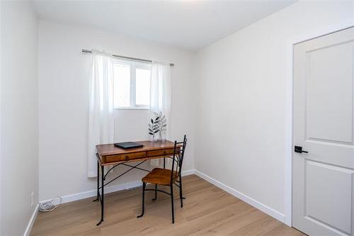 158 Howden Rd, Winnipeg, MB - Indoor