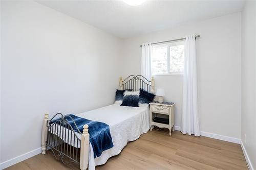 158 Howden Rd, Winnipeg, MB - Indoor Photo Showing Bedroom