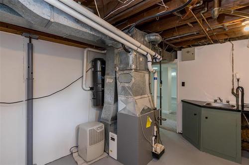 158 Howden Rd, Winnipeg, MB - Indoor Photo Showing Basement
